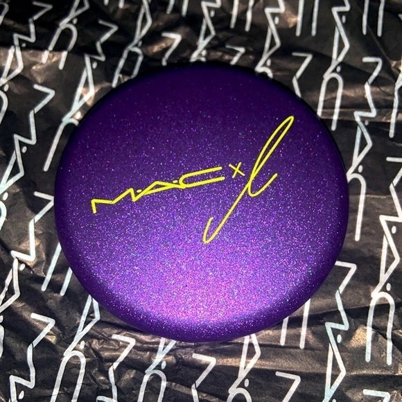 Mac x Lisa highlighter - Picture 1 of 3